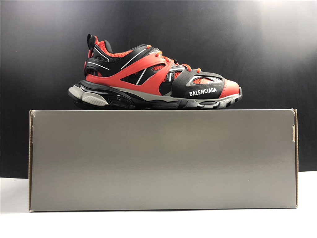 BLG TRACK SNEAKER
